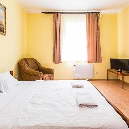 Квартира В Центрі Подобово На Вулиці Коперника 26 Біля Палацу Мистецтв Lviv Extérieur photo
