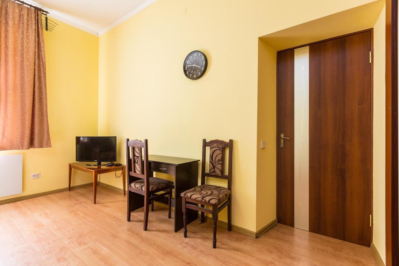 Квартира В Центрі Подобово На Вулиці Коперника 26 Біля Палацу Мистецтв Lviv Extérieur photo