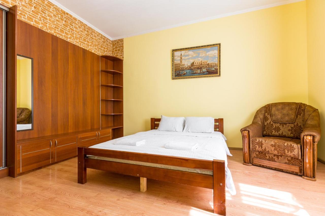 Квартира В Центрі Подобово На Вулиці Коперника 26 Біля Палацу Мистецтв Lviv Extérieur photo